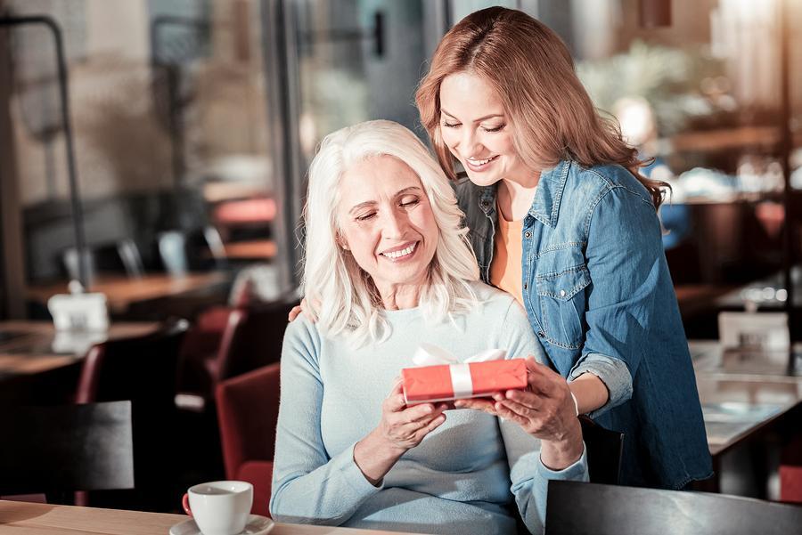 Make the Holidays Extra Special for Aging Adults